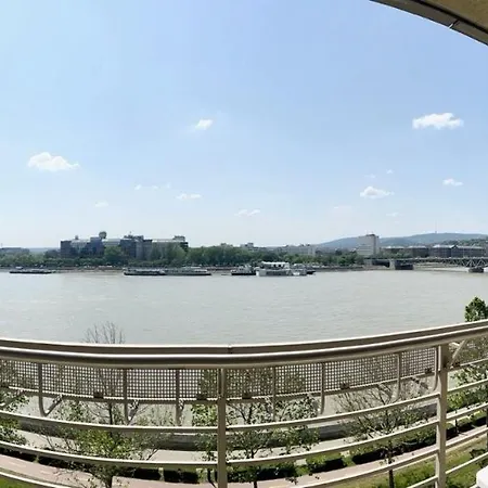 Apartment Luxury With A Beautiful View Of The Danube, Free - Wellness And Car Parking In The Center Of The *
