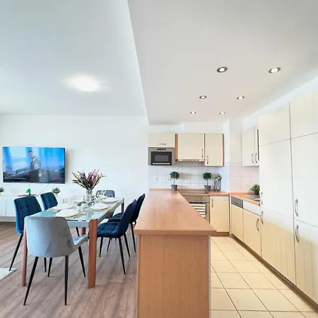 Luxury With A Beautiful View Of The Danube, Free - Wellness And Car Parking In The Center Of The *
