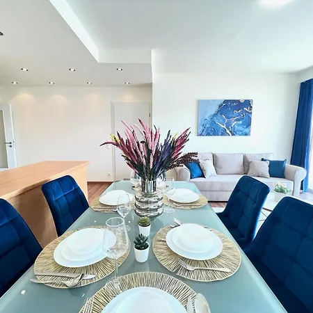 Luxury With A Beautiful View Of The Danube, Free - Wellness And Car Parking In The Center Of The