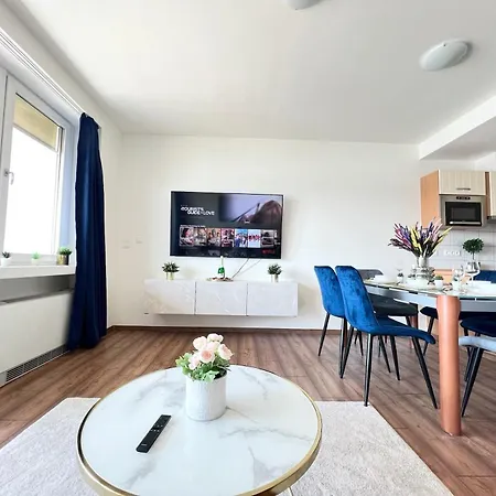 Luxury With A Beautiful View Danubius Apartment Budapest