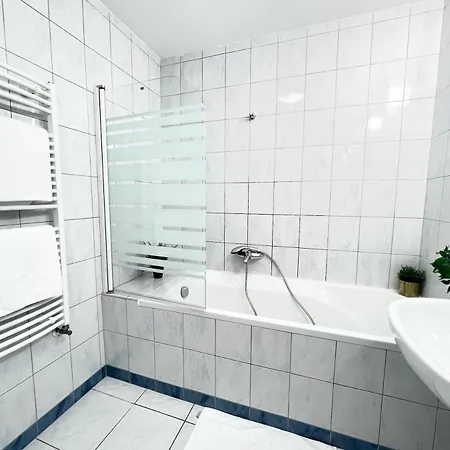 Luxury With A Beautiful View Of The Danube, Free - Wellness And Car Parking In The Center Of The Apartment *