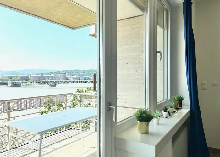 Luxury With A Beautiful View Danubius