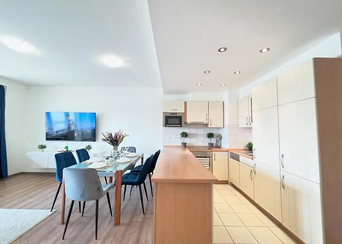 Luxury With A Beautiful View Danubius *
